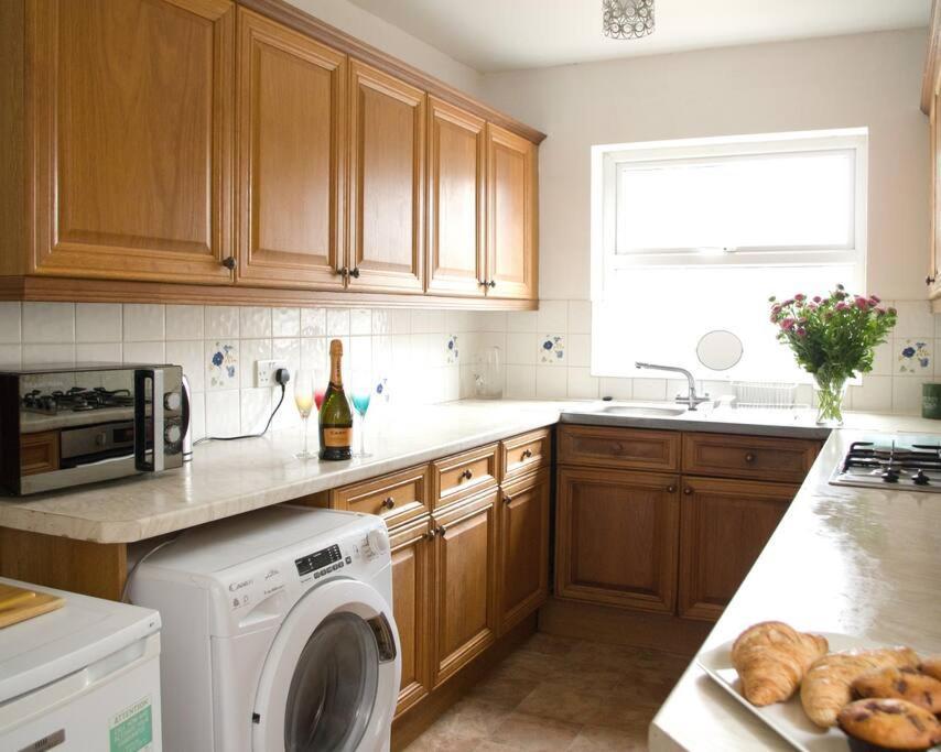 City Centre 4 Bedroom House Winchester Zewnętrze zdjęcie