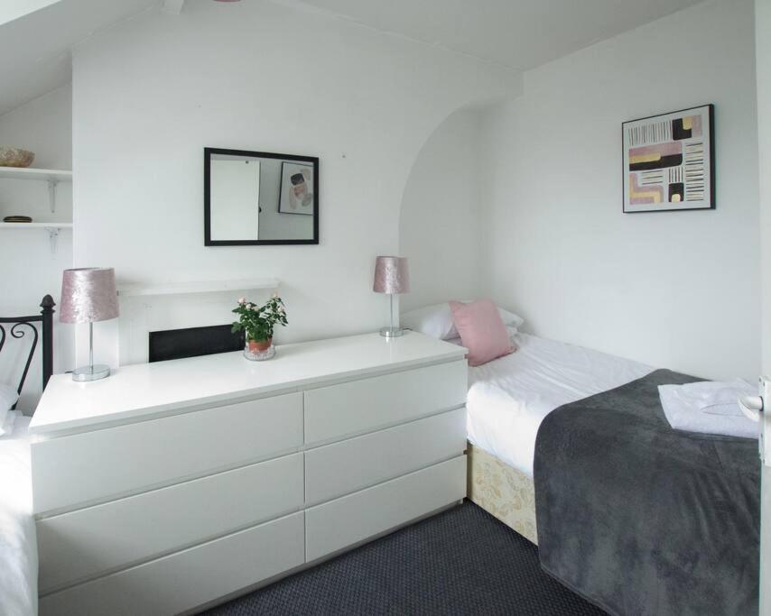 City Centre 4 Bedroom House Winchester Zewnętrze zdjęcie